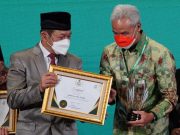 Gubernur Jateng Terima Dua Penghargaan dari Basnaz RI