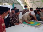 Walikota Probolinggo Jatim Tulis Huruf Pertama “Ba” pada Al Quran Akbar ke-12 Karya Unsiq Jateng