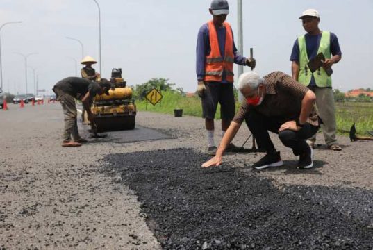 Ganjar Instruksikan Pengelola Jalan Tol Langsung Lakukan Perbaikan
