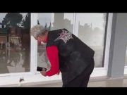 Gedung SMAN Tawangmangu Gunakan Tembok Palsu, Ditendang Ganjar Langsung Jebol. Ini Videonya