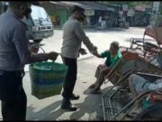 Personel Polsek Gubug Bagikan Nasi Bungkus dan Masker untuk Pengojek, Tukang Becak, dan Pemulung