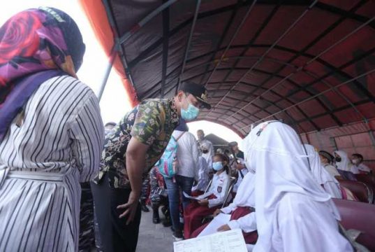 Anak-Anak Jalani Vaksinasi di Kapal Perang, Pengalaman Baru yang Menyenangkan