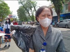 Presiden Berkunjung ke Grobogan, Bu Guru Novita Senang Dapat Kaos dari Pak Jokowi