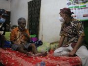 Kunjungi Lansia Penderita Stroke, Bupati Jepara Beri Bantuan Alat Jalan
