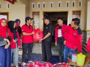 Baguna PDI Perjuangan Jepara Bantu Korban Banjir Clering