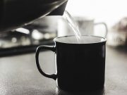 Empat Manfaat Minum Air Putih Hangat Dipagi Hari