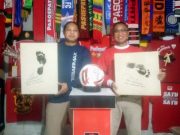 Kakak Adik Legenda Bola Nusantara Lakukan Prosesi Cap Telapak Kaki