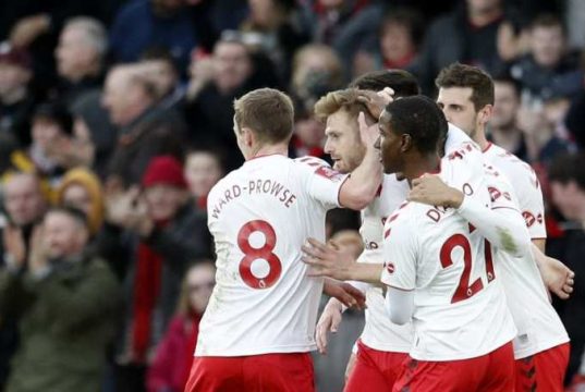 Southampton dan Palace Melenggang di Piala FA