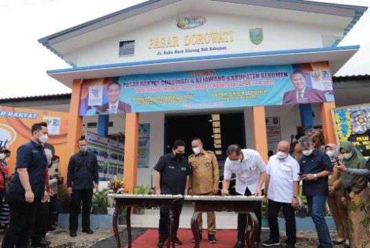 Mendag dan Menteri BUMN Kompak Resmikan Pasar Dorowati