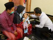 Disambangi Bupati, Orang Tua Bocah Penderita Hidrosefalus Menangis