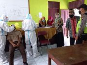 Antisipasi Klaster Sekolah, Para Murid di Wonogiri Menjalani Tes Swab