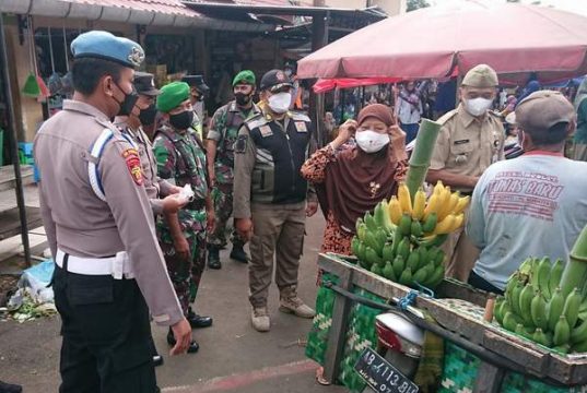 Tim Gabungan Covid-19 Wonogiri Gelar Operasi Yustisi dan Bagikan Ratusan Masker