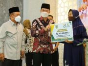 Bupati Kudus Bagikan Bantuan untuk Kaum Dhuafa