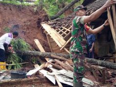 Tebing Longsor Merusak Rumah Warga di Karangtengah Wonogiri