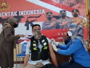 Warga Blora yang Ikut Vaksinasi di Polres Terima Bonus Minyak Goreng