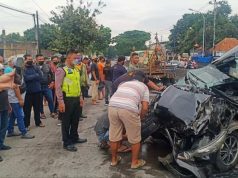 Laka Lantas di Depan RS Banyumanik 2, Tronton Tabrak 5 Mobil dan 1 Motor