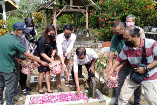 Anggota PWI Kabupaten Magelang Ziarah ke Makam Mantan Menteri Penerangan