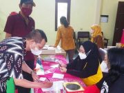 LPMK Lamper Lor Semarang Gelar Operasi Pasar 500 Liter Minyak Goreng