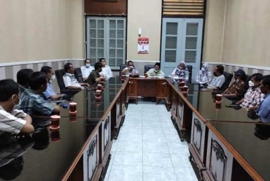 Diberhentikan, 16 Petugas Jaga Lintasan KA Mengadu ke Dewan
