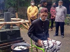 Tanto Mendut Ulang Tahun Ke-68, Dipaksa Pakai Baju Adat Jawa tanto mendut