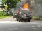 Akibat Arus Pendek, Mobil Pick Up Terbakar