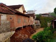 Tergerus Banjir, Senderan Rumah Warga Wonosobo Ambrol dan Terancam Ambruk