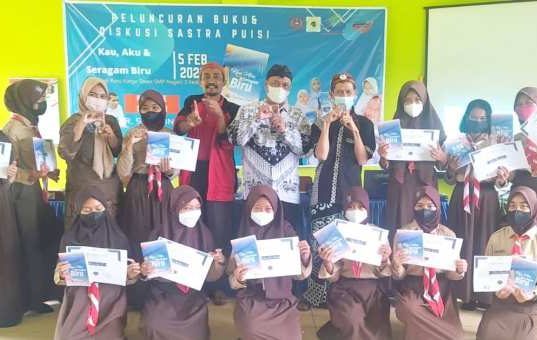 Pertama di Jepara, Siswa SMP Luncurkan Buku Antologi Puisi “Kau, Aku & Seragam Biru”