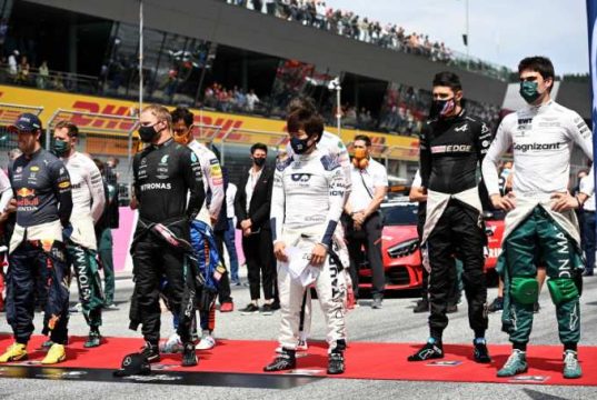 F1 Musim Ini Tiadakan Seremoni Berlutut Jelang Balapan