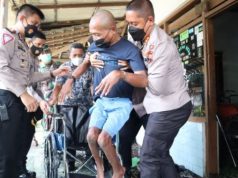 Penderita Kelainan Sejak Lahir, Abdul Rohman Terima Kursi Roda dari Kapolres Klaten