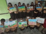Mahasiswa KKN UPGRIS Mengajarkan Teknik Dusel untuk Menggambar