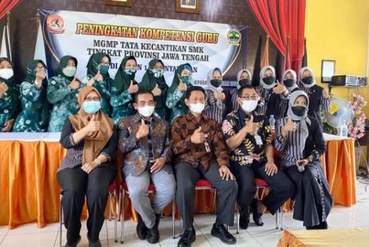 Peningkatan Kompetensi Guru MGMP Tata Kecantikan Tingkat Jateng di SMKN 1 Kalinyamatan