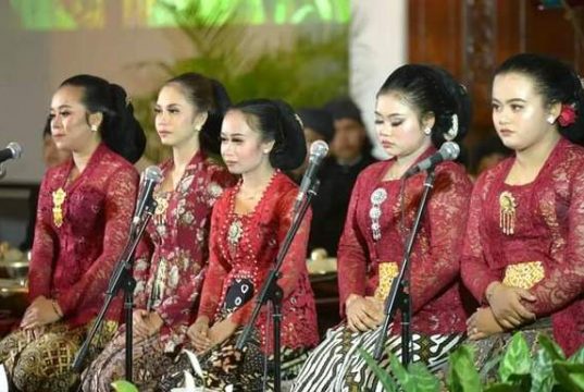 Wuih, Menggelar Seni Uyon-Uyon di Pendapa Kabupaten Pacitan