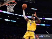 LeBron James Absen Lawan 76ers akibat Cedera Lutut