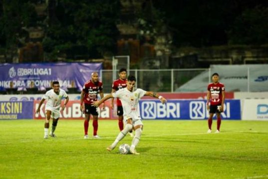 Aji Santoso: Persebaya Juara Tanpa Mahkota usai Kalahkan Bali United