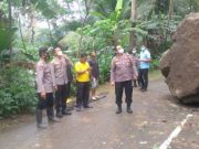 Motor Babinsa Sempor Hancur Tertimpa Batu saat Bersihkan Longsor
