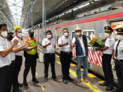 Ini Surprise dari Presiden Republik Aeng-Aeng untuk Awak KRL Solo-Jogja