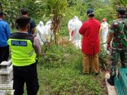 Relawan Girimarto Wonogiri Menguburkan Jenazah Secara Prokes