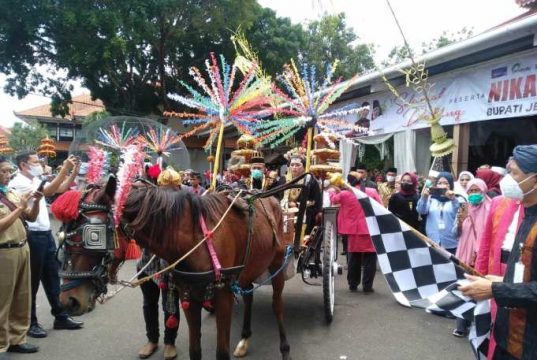 Kirab Pengantin Bupati Jepara Mantu Libatkan 78 Kereta Hias