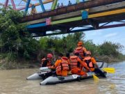 Mandi di Sungai, Seorang Bocah Terseret Arus