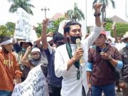 Pendemo Kembali Gagal Temui Wali Kota Tegal