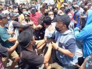 Baku Hantam Warnai Aksi Protes Kebijakan Pemkot Tegal