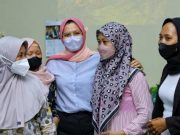 Cegah Stunting, Mawar Hartopo Bagikan Bantuan Makanan untuk Bayi