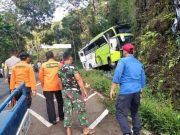 Bus Rombongan MI Mihtaful Arif, Kaliwungu Kudus Laka di Purbalingga, 1 Tewas