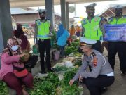 Polisi Blusukan ke Pasar Tradisional, Imbau Warga Jaga Prokes dan Disiplin Berlalu Lintas