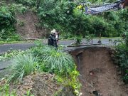 Talud Jalan Longsor, Jalur Colo-Kuwukan Membahayakan