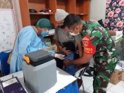 Babinsa-Puskesmas Bersinergi Sukseskan Vaksinasi