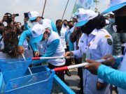 Peringati Hari Air Dunia, Wamen PUPR dan Wabup Blora Tebar Benih Ikan dan Tanam Pohon di Bendungan Randugunting