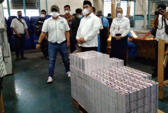 Wagub Jateng Kagumi Buruh Rokok PR Sukun Lantunkan Shalawat saat Bekerja