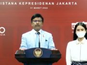 Resmi, Pemerintah Tunjuk Maudy Ayunda Jadi Jubir Presidensi G20 Menkominfo Johnny G Plate mendampingi aktris Maudy Ayunda dalam siaran pers Presidensi G20, Kamis (31/3/2022). Foto: tangkapan layar Youtube Kominfo.