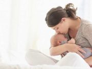 5 Tips Kuat Berpuasa Bagi Ibu Menyusui Ilustrasi menyusui saat berpuasa. Foto: Human Resources Online.